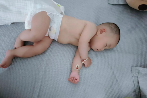 福州几个月宝宝会抬头